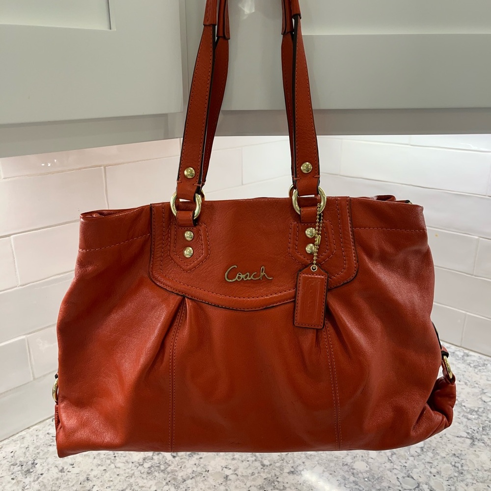 Coach Ashley Orange leather bag with shoulder strap.
